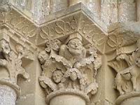 Carcassonne, Basilique St-Nazaire & St-Celse, Chapiteaux du Portail, Tete d'homme et feuillage